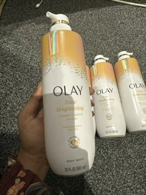Olay Brightening Revitalizing Hydrating Shower Gel Vitamin C B3, 591ml