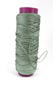 Kreinik Metallicgarn zum Nähen grün (Lilienteich) #088C - #24 Zopf 140M - Bild 1 von 6