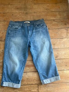 Levi's ' Blue e Denim Capri Jeans Women's Size12s p 31" waist - 180" inside leg - Picture 1 of 9