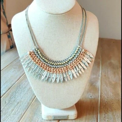 Collar de plumas y diamantes de imitación de plata, 18" Foto 1 de 4