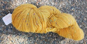 1 x 4oz hank of hand spun Golden Rod colored yarn - Picture 1 of 4