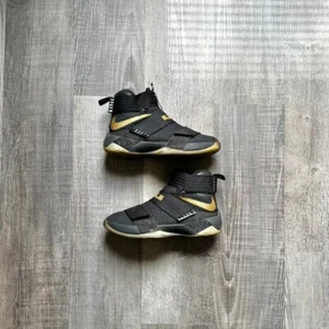 NIKE •• LeBron "Soldier 10" (9.5M) - Picture 1 of 12