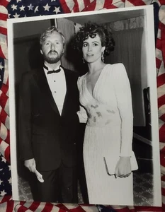 JAMES CAMERON DIRECTOR OF YR. &  SIGOURNEY WEAVER CANDID PHOTOGRAPH. 1986 ALIENS - Picture 1 of 4