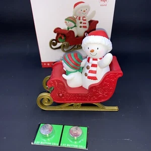 Hallmark Keepsake Ornament Twinkling Sleigh Ride 2016 con Magic Sound - Nuevo en caja - Imagen 1 de 11