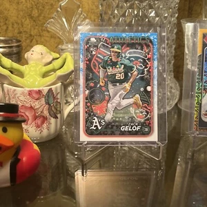 2024 TOPPS HOLIDAY ZACK GELOF RC SP IMAGE VARIATION CHRISMAS LIGHTS ATHLETICS - Picture 1 of 2