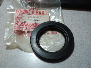 1969-2019 KAWASAKI Z1 H1 H2 KH ZX ZR KZ VN REAR HUB OIL SEAL NOS OEM 92050-027 - Picture 1 of 4