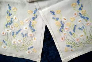 Charming 'Fairistytch' Buttercups/Daisies/Forgetmenots Hand Embroidered Runner - Picture 1 of 11