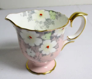 Krone Staffordshire Blumendekor rosa Milchkännchenmuster A15158 mit geripptem Rand - Bild 1 von 9