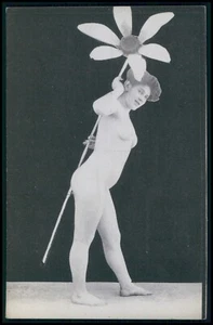 Enorme Flor Versión 1 Francesa Mujer Desnuda Fotograbado Original Antigua Postal Años 1910 - Imagen 1 de 2