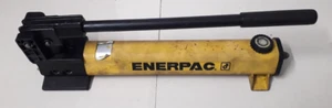 Enerpac P392 Two-Speed Hydraulic Hand Pump 700 Bar/ 10,000 PSI - Picture 1 of 9