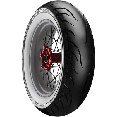 Pneu traseiro Avon Tyres Cobra Chrome AV92 - 170/80B15 - Motocicleta de parede branca - Imagem 1 de 4