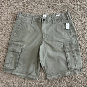 Neu mit Etikett GAP Herren 11" Cargoshorts 32 grün GapFlex Baumwolle Utility "unter dem Knie" - Bild 1 von 7