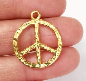 10 piezas de Colgante de Paz Martillado en Oro 23 mm, Colgante de Paz Dorado - Imagen 1 de 2