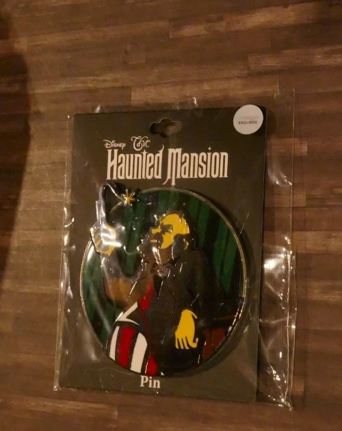 2025 NYCC MANSIÓN EMBRUJADA DISNEY DINAMITA CABALLEROS BRILLA EN LA OSCURIDAD PIN WHATNOT Foto 1 de 1