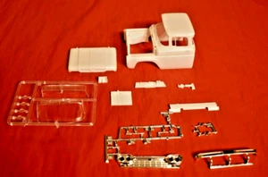 AMT 1960 Ford F-100 Pickup Cab and Glass 1/25 - Picture 1 of 3