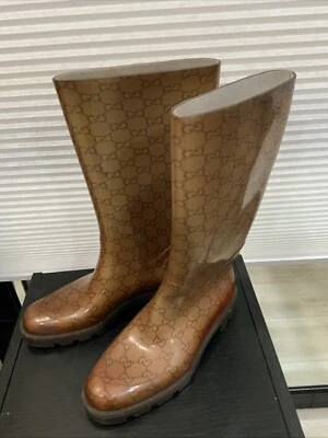 Botas de lluvia de goma marrón claro Gucci para mujer con patrón Guccissima talla 8 Foto 1 de 4