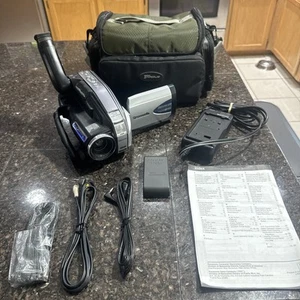 Panasonic PV-L353D videocamera palmcorder VHS 700x zoom digitale 20x alta def leggere - Foto 1 di 15
