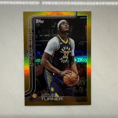 Baloncesto Topps #49 Myles Turner 2025-26 lámina de oro/50  Foto 1 de 2