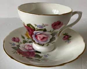 Royal Sutherland bone china roses teacup and saucer made in England circa 1960s - Picture 1 of 11