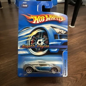 Hot Wheels Bugatti Veyron Silver W/ 10 Spoke - Picture 1 of 1