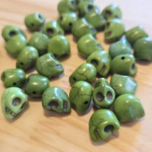 35 Skull Green Colored Synthetic Magnesite Beads 1/2" x 1/2" - Picture 1 of 4
