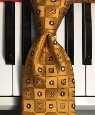 Gallo/Hermosa Corbata de Seda Geométrica Rejilla Miel-Dorada con Púrpura, Perla y Verde NUEVA Foto 1 de 4