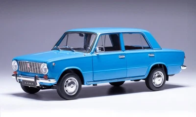 Ixo 18CMC204OP 1/18 Lada 1200 1971 Hellblaues Modellauto - Bild 1 von 4