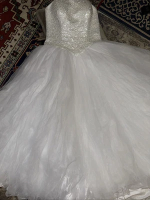 Vestido de novia Oleg Cassini marfil estilo CWG568 talla 16 Foto 1 de 4