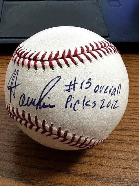 BOLA DE BEISEBOL OML AUTOGRAFADA ASSINADA POR COURTNEY HAWKINS!   White Sox!  Draft de 1ª rodada! - Imagem 1 de 3