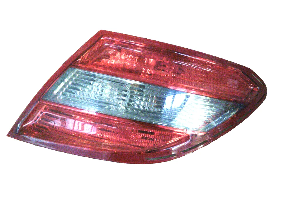 Mercedes Benz W204 2009 berlina conductores fuera de lado derecho luz trasera C250 Foto 1 de 1