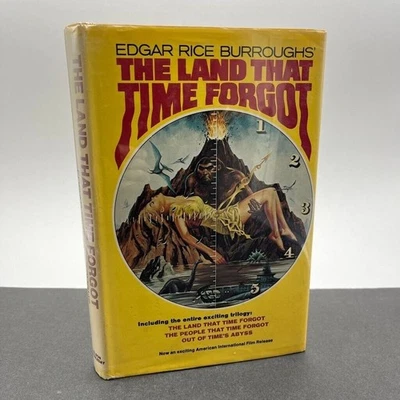 The Land that Time Forgot by Edgar Rice Burroughs Fantasy Hardcover Movie Tie-In Foto 1 de 4