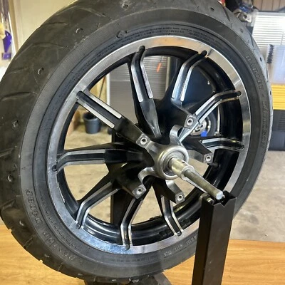 2015 Harley Davidson ELECTRA 滑翔超限量前轮原始设备制造商 — 第 1/4 张图片