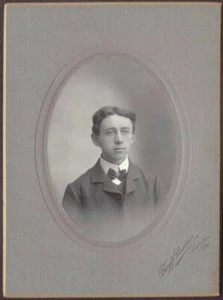 Foto de gabinete Andrew W. Benner de Young Boy - Lewiston, Maine - Imagen 1 de 2