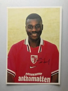 Autógrafo DENNIS LOTA (†2014)-FC Sion 97/98-78 tapas ZAMBIA-Ex-Orlando Pirates-AK - Imagen 1 de 2