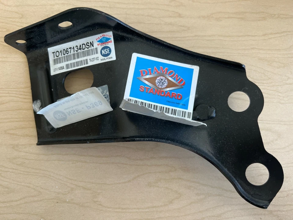 Soporte de montaje de parachoques delantero Diamond Standard TO1067134DSN pasajero nuevo Foto 1 de 1