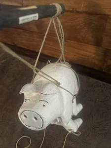Marioneta de cuerda de marioneta de cerdo de madera tallada a mano de colección arte popular primitivo Tailandia - Imagen 1 de 3