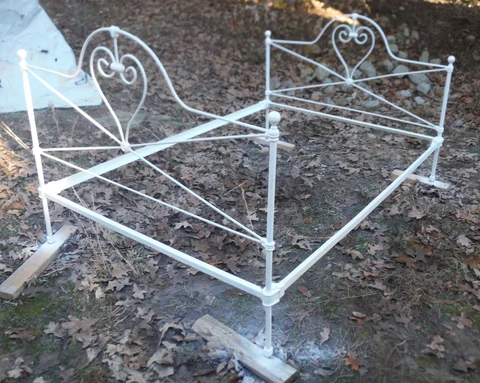 Rare Vintage Antique Full Size Bed w/ Heart Designs / Local Pick Up Cover