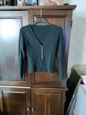 Suéter Yuka Super Elástico Recortado Negro Top Cuello en V Foto 1 de 4