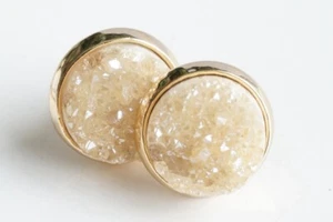 Orecchini a borchie quarzo perla Kinsley Armelle Eden Collection | Nuovi - Foto 1 di 13
