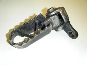 79 80 81 YAMAHA YZ 250 400 425 465 IT IT400 IT250 YZ400 YZ250 LEFT FOOT REST PEG - Picture 1 of 5