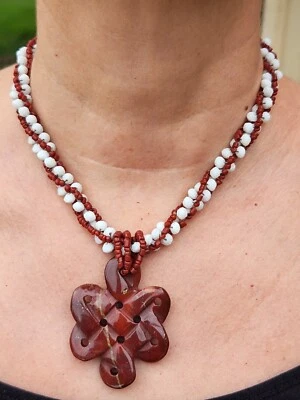 Mujer Genuino Coral Rojo Collar Gran Nudo Ágata Colgante Piedra Único en su Clase Foto 1 de 3