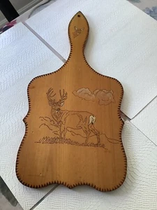 "Tabla de cortar de madera maciza de 20"" con imagen de ciervo tallada grabada a mano EE. UU. - Imagen 1 de 6