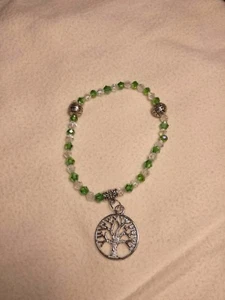 Bracciale con perline verdi e con charm Albero della Vita - Picture 1 of 1