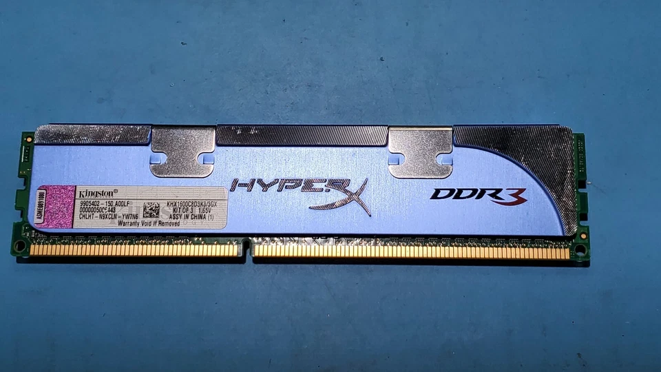 Kingston 1GB  DDR3-1600MHz  KHX1600C8D3K3/3GX  Memory module       (B2) - Image 1 of 1