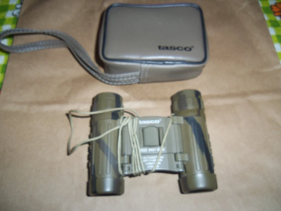 PRISMÁTICOS BLINDADOS DE GOMA Tasco CAMO 8x21 Optics 165BCR 383 ft/1000 yardas 129 M/1000 m Foto 1 de 4
