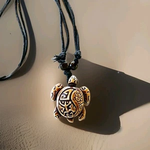 Collar de resina de tortuga tribal - Longitud ajustable - Colgante amuleto de dinero de la suerte - Imagen 1 de 3