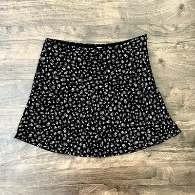 Minifalda fluida floral forrada en blanco y negro dividida H&M para mujer talla 6 Foto 1 de 4