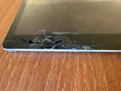 Apple iPad Air - Defekt/kaputter Bildschirm - Keine iCloud Sperre - Bild 1 von 4