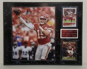 Targa Patrick Mahomes II 12x15 8x10 quadro passante 2 carte e targa incisa - Foto 1 di 9