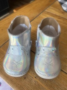 Stride Rite Toddler Holographic Pink Booties Size 4m - Picture 1 of 9